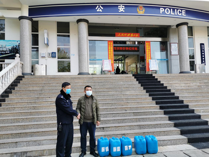十一公司为呈贡龙城派出所捐赠防疫物资