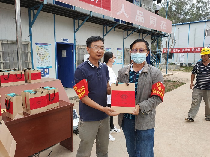 十一公司“送清凉”到巧家蒙姑移民搬迁项目