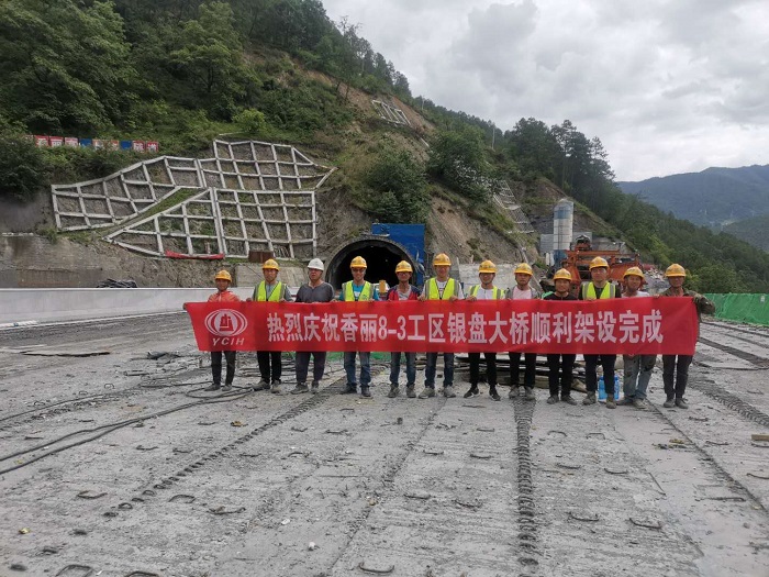 ​香丽高速银盘大桥全部T梁架设完成