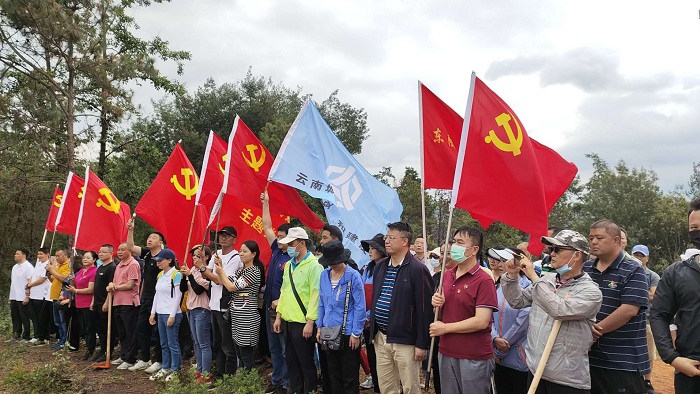 有色十四冶积极参与街道植树活动