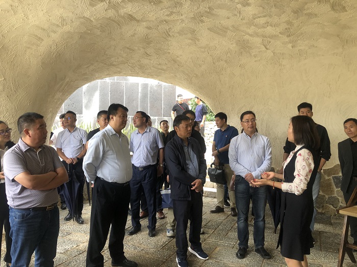 胜天国际房地产公司到融创晋宁未来城参观学习