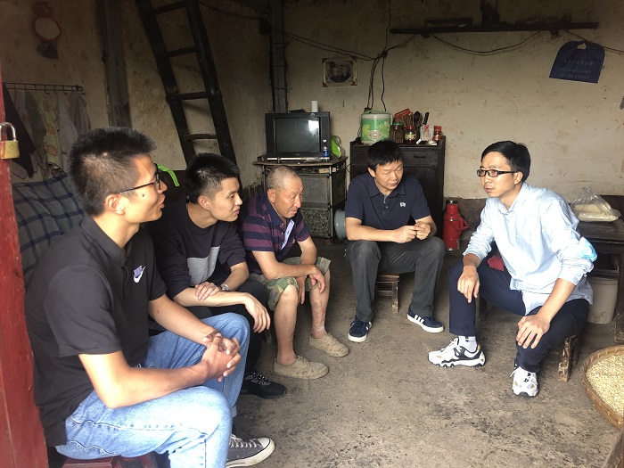 ​总承包二部到昭通扶贫挂联点走访慰问