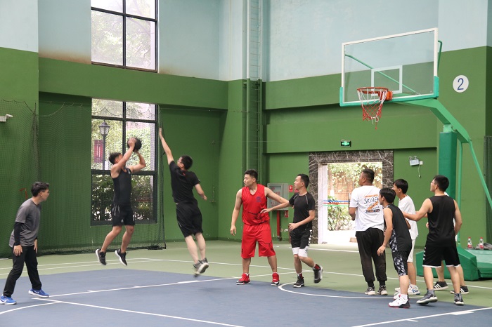 ​总承包一部、二部联合举办新老员工球类运动会