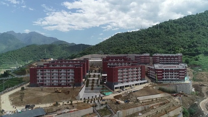 ​怒江新时代中学迎来首批新生
