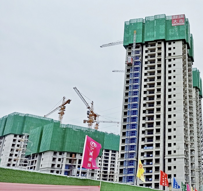 五公司空港C地块项目首栋主体封顶