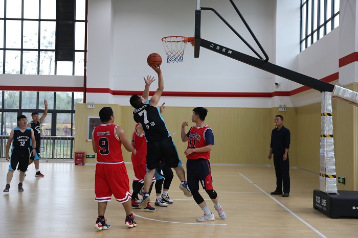 第一水利水电公司与中华小学自贸区分校举办篮球友谊赛