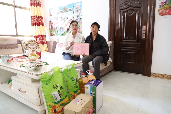 混凝土公司组织干部职工为患病职工捐款