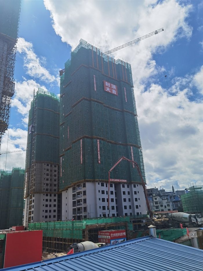 广南县环城东路棚改安置房项目全面封顶