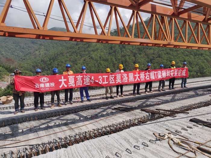 大戛高速莫洛黑大桥右幅贯通