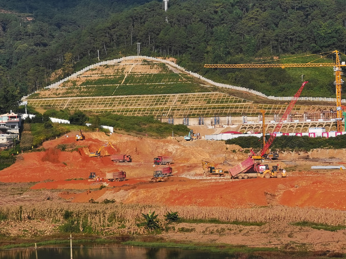 十公司宁洱站前广场项目全面掀起施工热潮