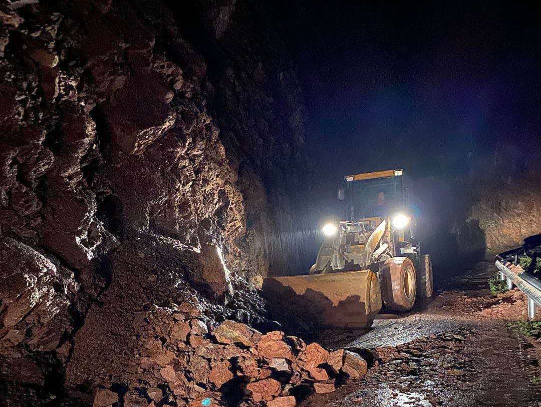 总承包二部怒江兰坪路网指挥部雨后抢险清障