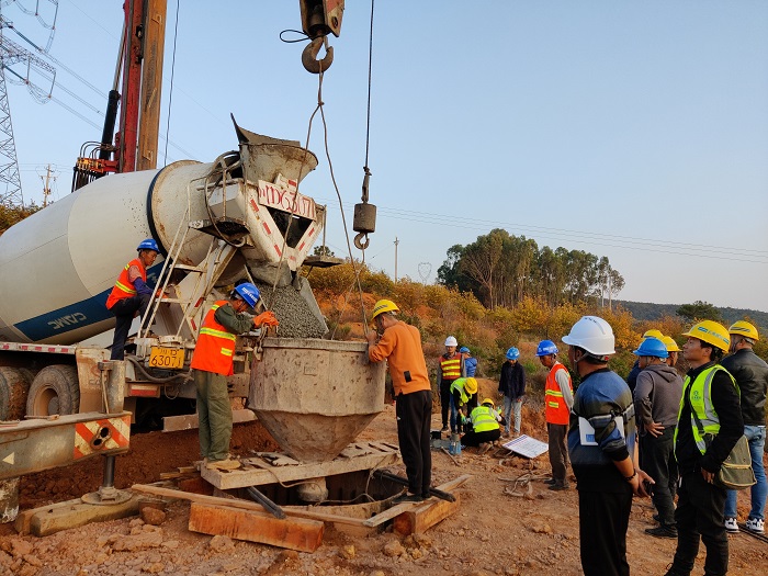 永大高速土建三分部首根水下桩基浇筑完成