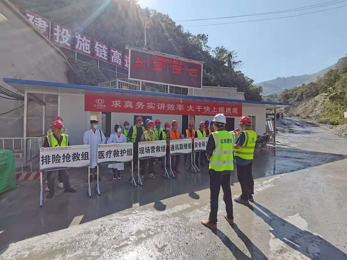 ​施链高速十一分部开展高处坠落应急演练