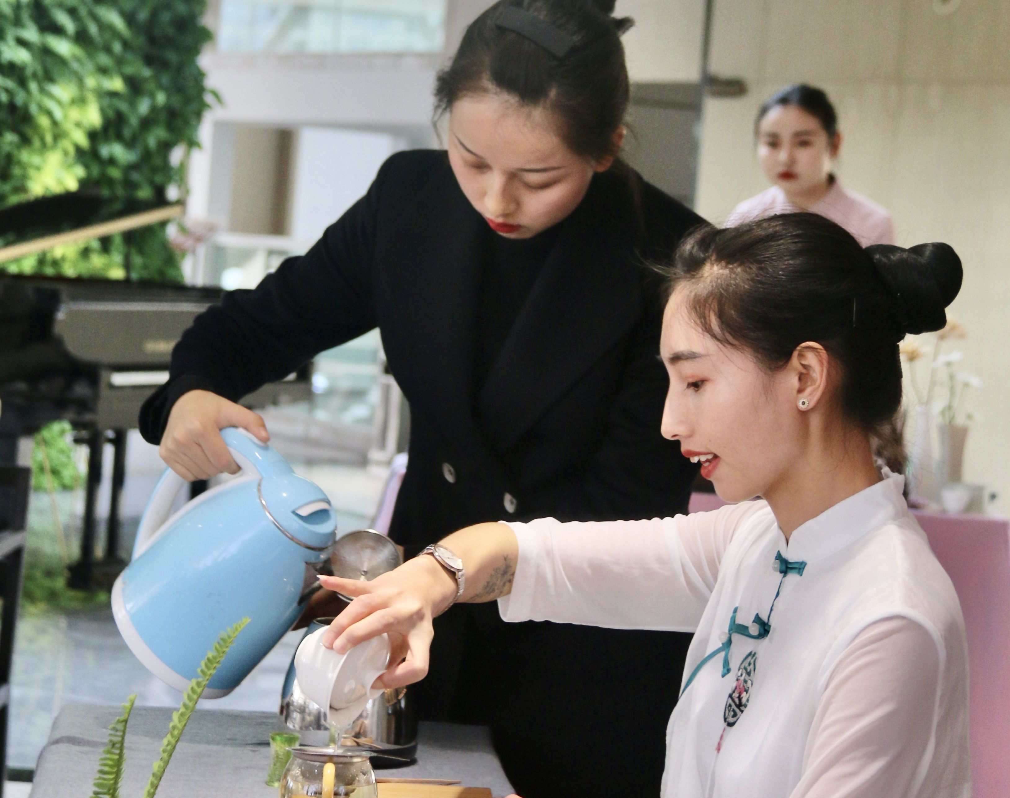 筑远物业举办服务礼仪提升培训