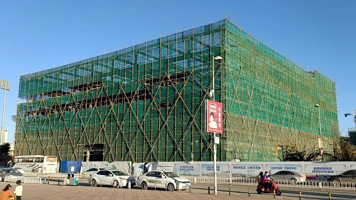 ​钢构公司新亚洲体育城立体停车库项目钢结构主体封顶