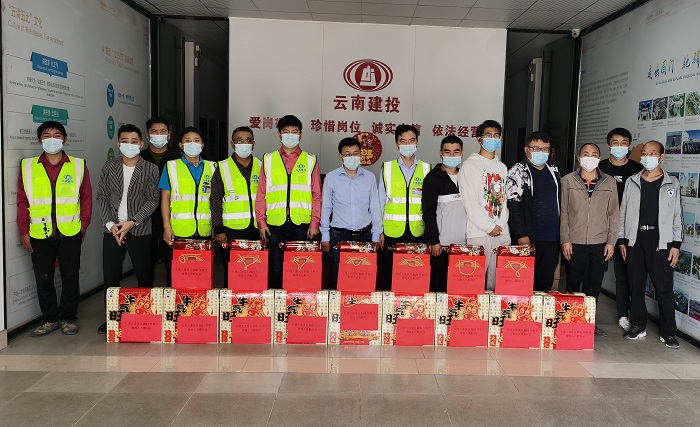 ​省外事业部慰问深圳石清大道项目就地过节人员