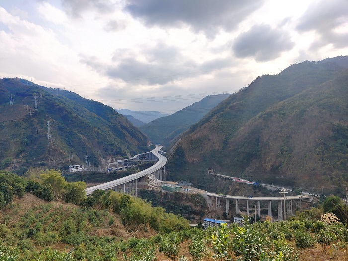 市政部高速公路项目就地过年掀起一季度施工高潮