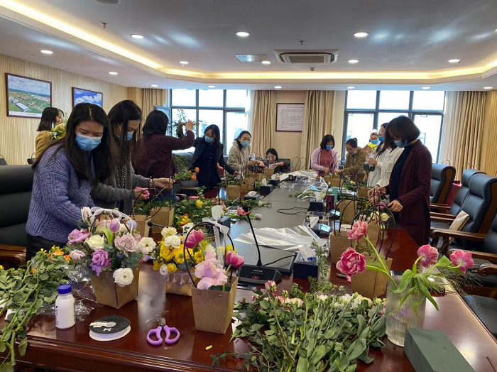 海投公司：以插花之名，度过“女神”节