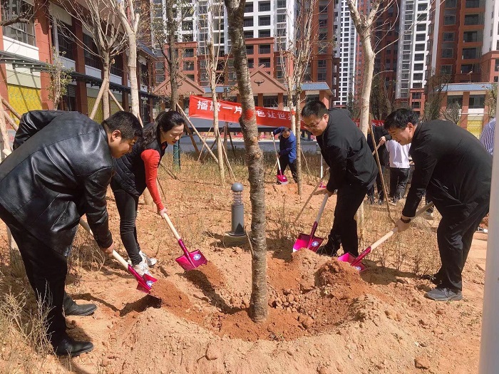 ​开投公司在恒春花园项目开展植树活动