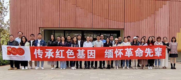 二公司党、团组织联合开展“传承红色基因”主题党（团）日活动