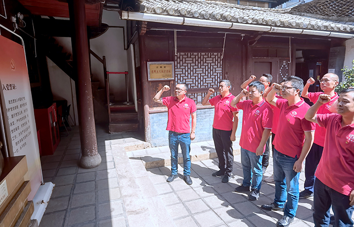 ​钢构公司第三直管项目部党支部参观革命旧址