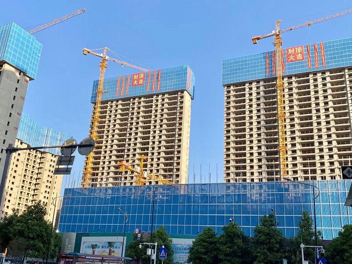 总承包公司官渡区润府小区项目1、2#楼率先封顶