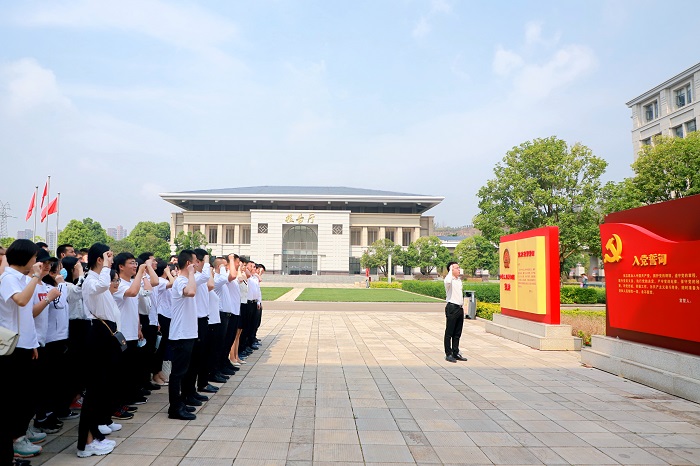混凝土公司多载体多形式深入开展党史学习教育