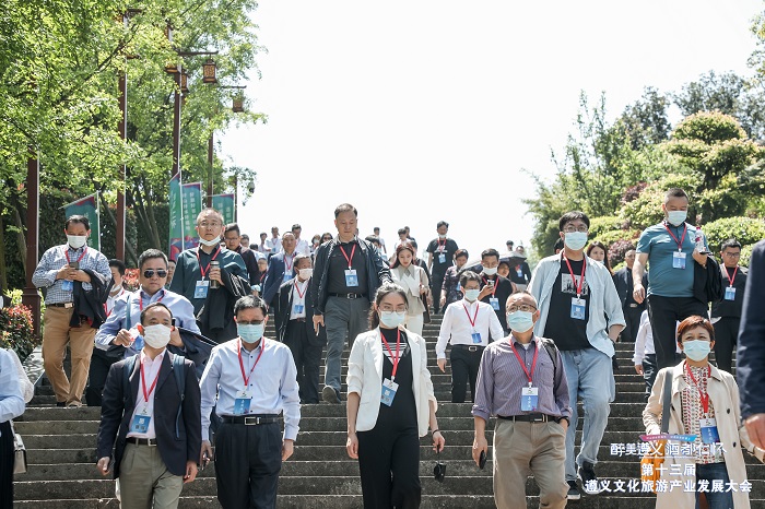 遵义文化产业旅游发展大会代表团考察赤水河流域生态修复项目