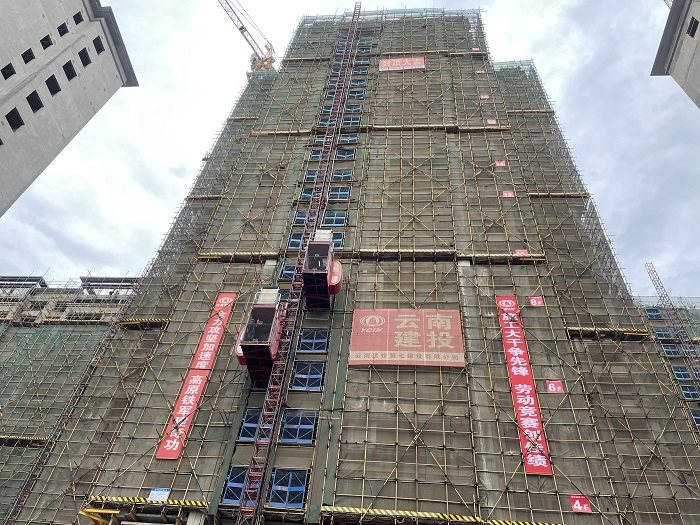 ​七公司弥勒鸿丰市场二期项目全面封顶