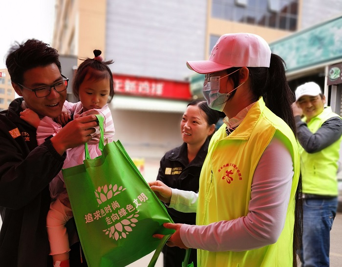 四公司路桥二分公司参与世界环境日宣传志愿服务