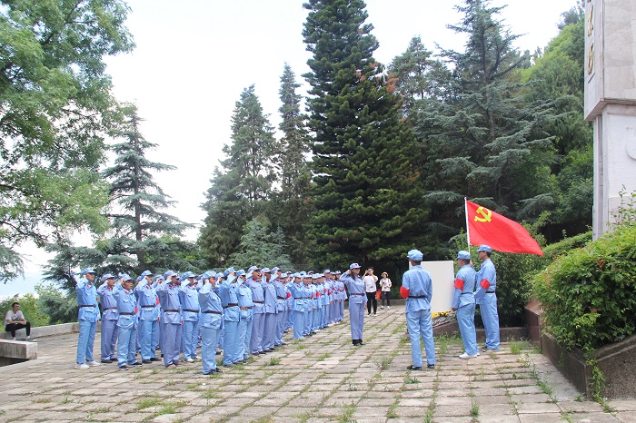 物业公司联合春漫社区组织党员参观宜良红色教育基地