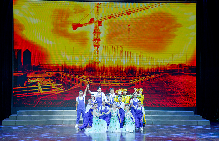云铁集团举办庆祝中国共产党成立100周年职工文艺汇演暨“七一”先进表彰大会