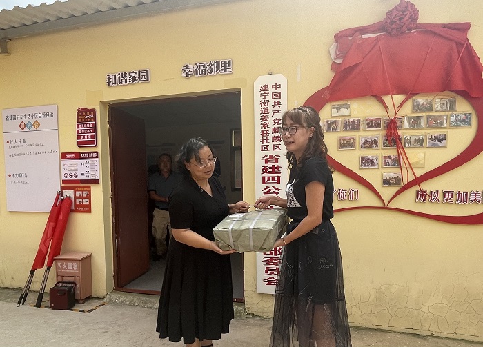 四公司“睦邻书屋”丰富群众精神文化生活