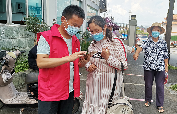 九公司七直管助力龙陵县开展全员核酸检测