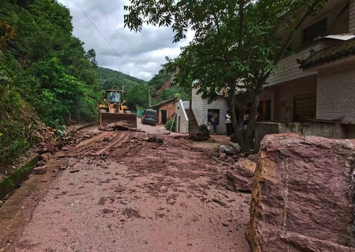 第一水利水电公司参与楚雄市东华镇山体滑坡灾害救援