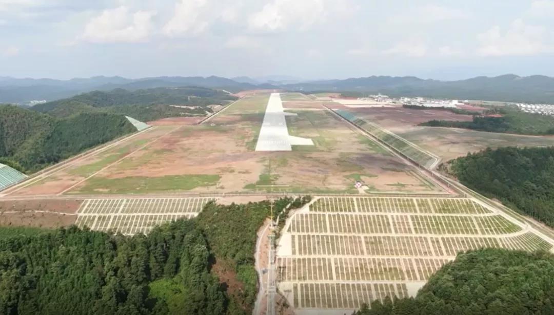 四公司参建的湖南郴州北湖机场举行首航仪式