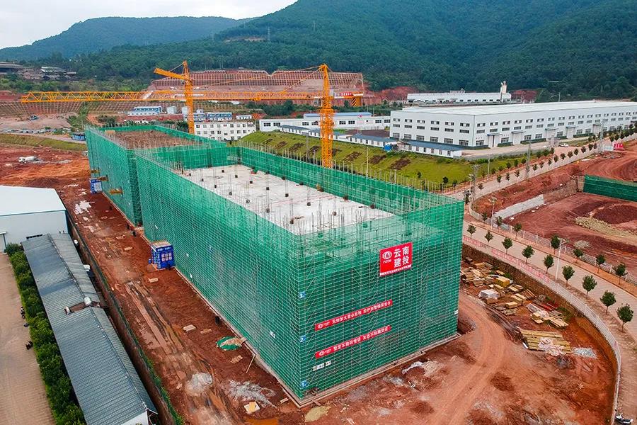 ​新平工业园区桂山片区产城融合基础设施建设项目首栋主体封顶