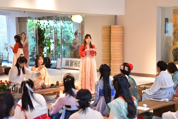 十二公司举办女职工读书分享暨家庭茶文化展示活动