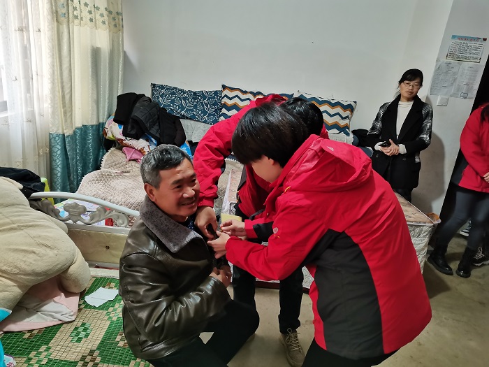 七公司到镇雄易地扶贫搬迁鲁家园院子二期安置点慰问回访