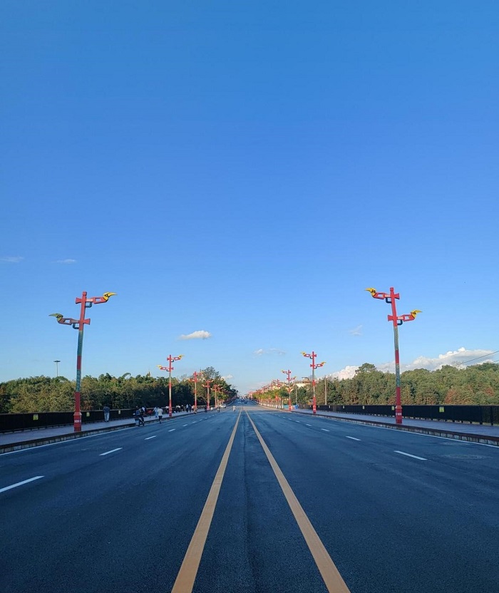 中航公司陇川“美丽县城”架空人行栈桥建成投用
