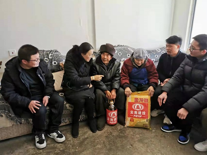 混凝土公司慰问集团驻村扶贫工作队
