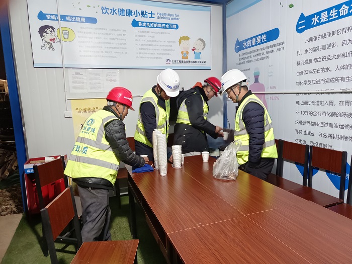 总承包公司为职工及工友送姜汤