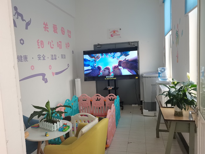 钢构公司为杨林总厂“爱心妈妈屋”增新添彩