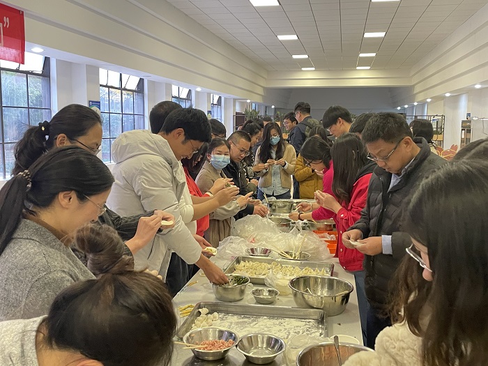 安装股份公司开展“情暖冬至 ”包饺子活动