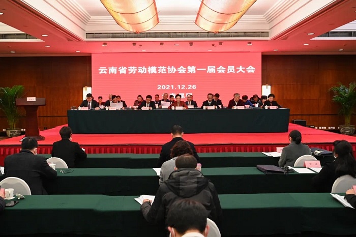 钢构公司李亚当选省劳动模范协会理事