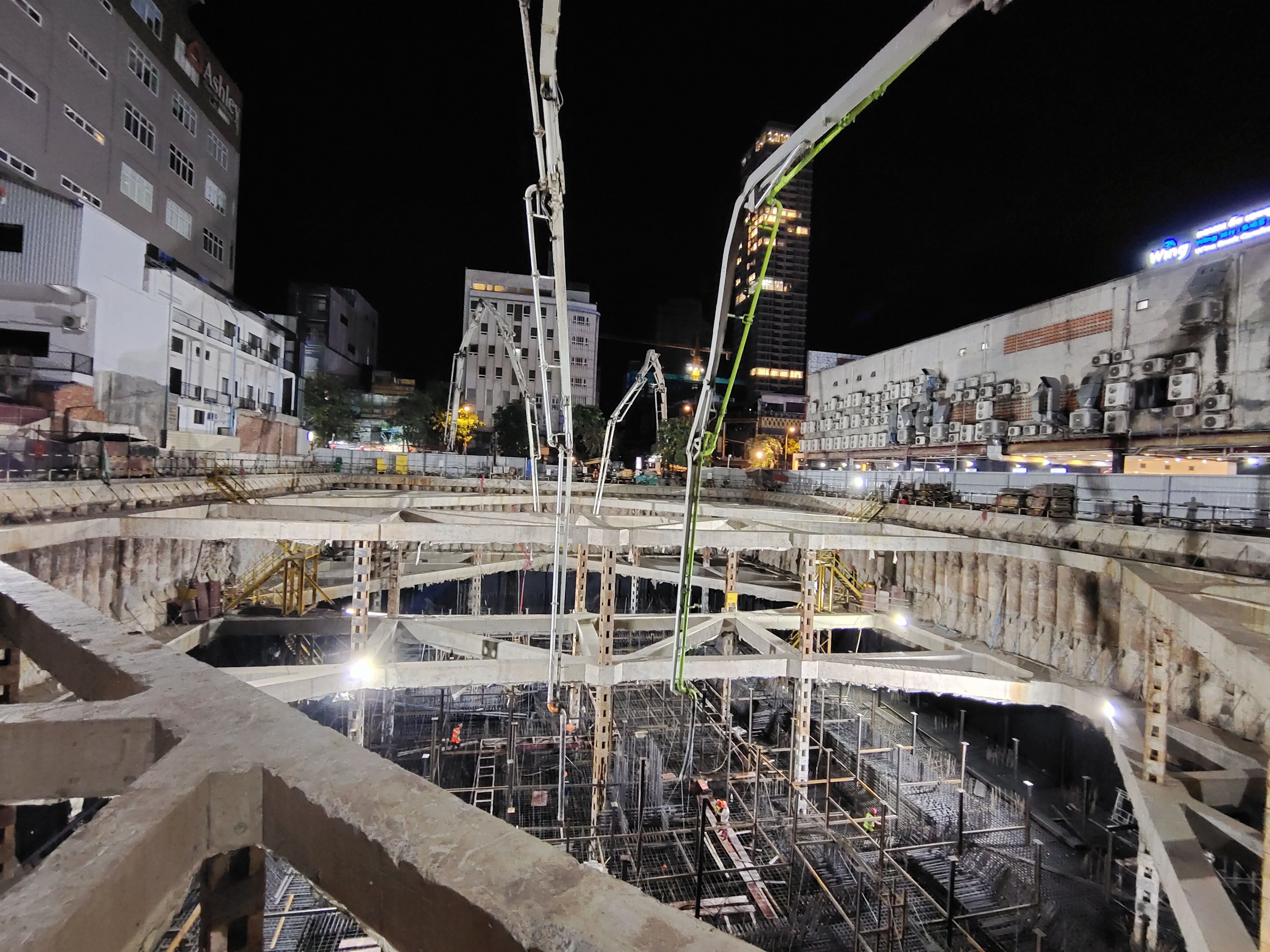 ​柬埔寨凯博大厦项目首块基础筏板浇筑完成