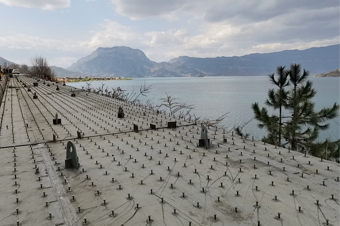 提前3天！钢构公司宁蒗县泸沽湖沿湖生态搬迁项目完成钢箱梁吊装