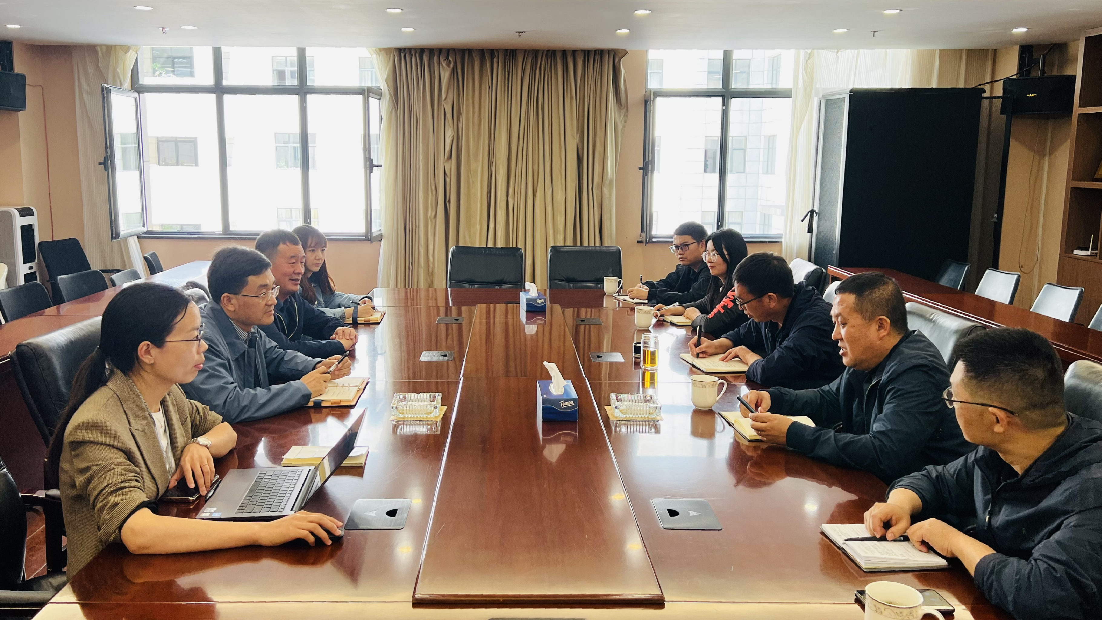 物流公司与玉溪市商务局交流座谈