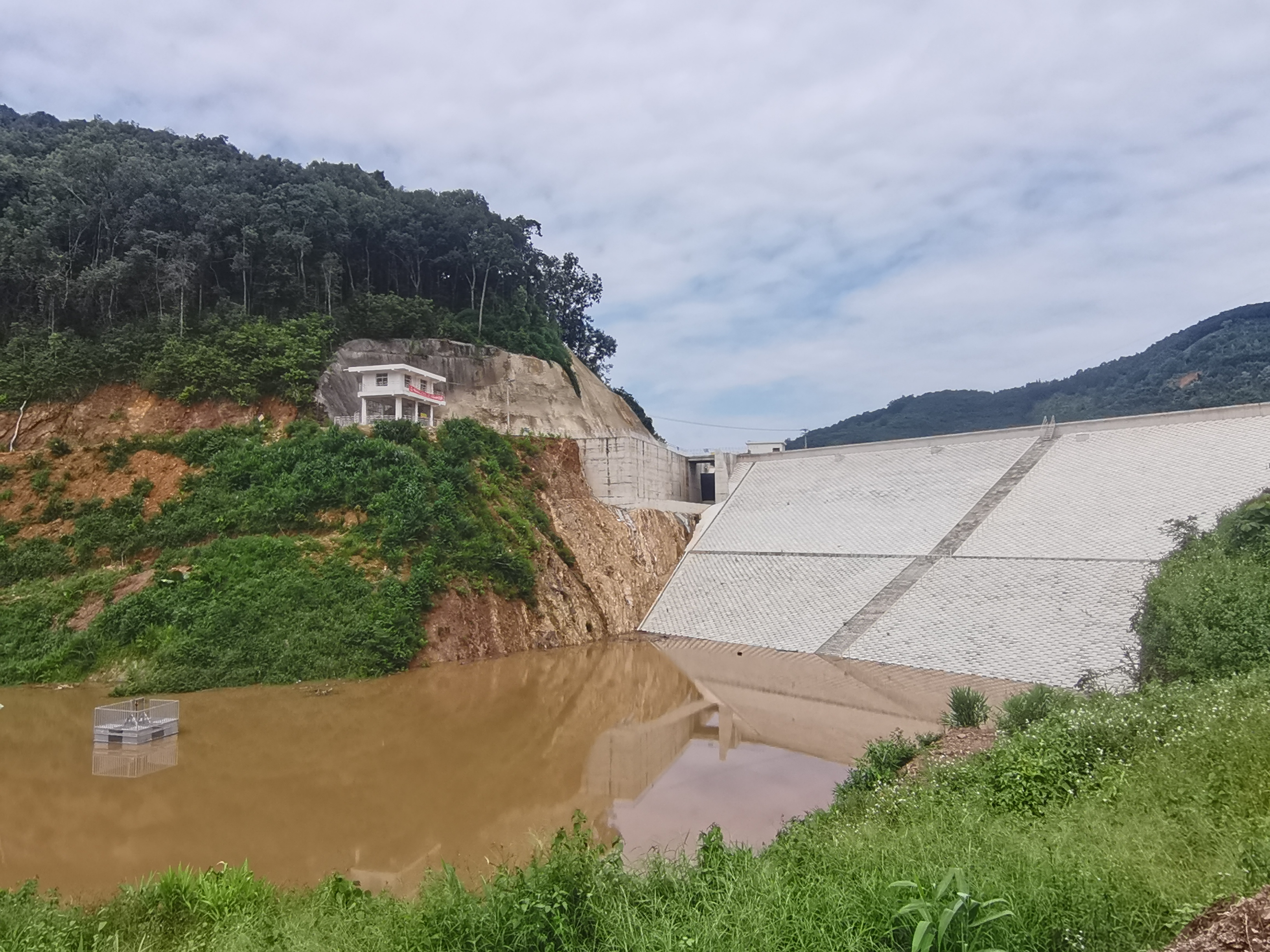 景洪市红光水库、大寨水库下闸蓄水