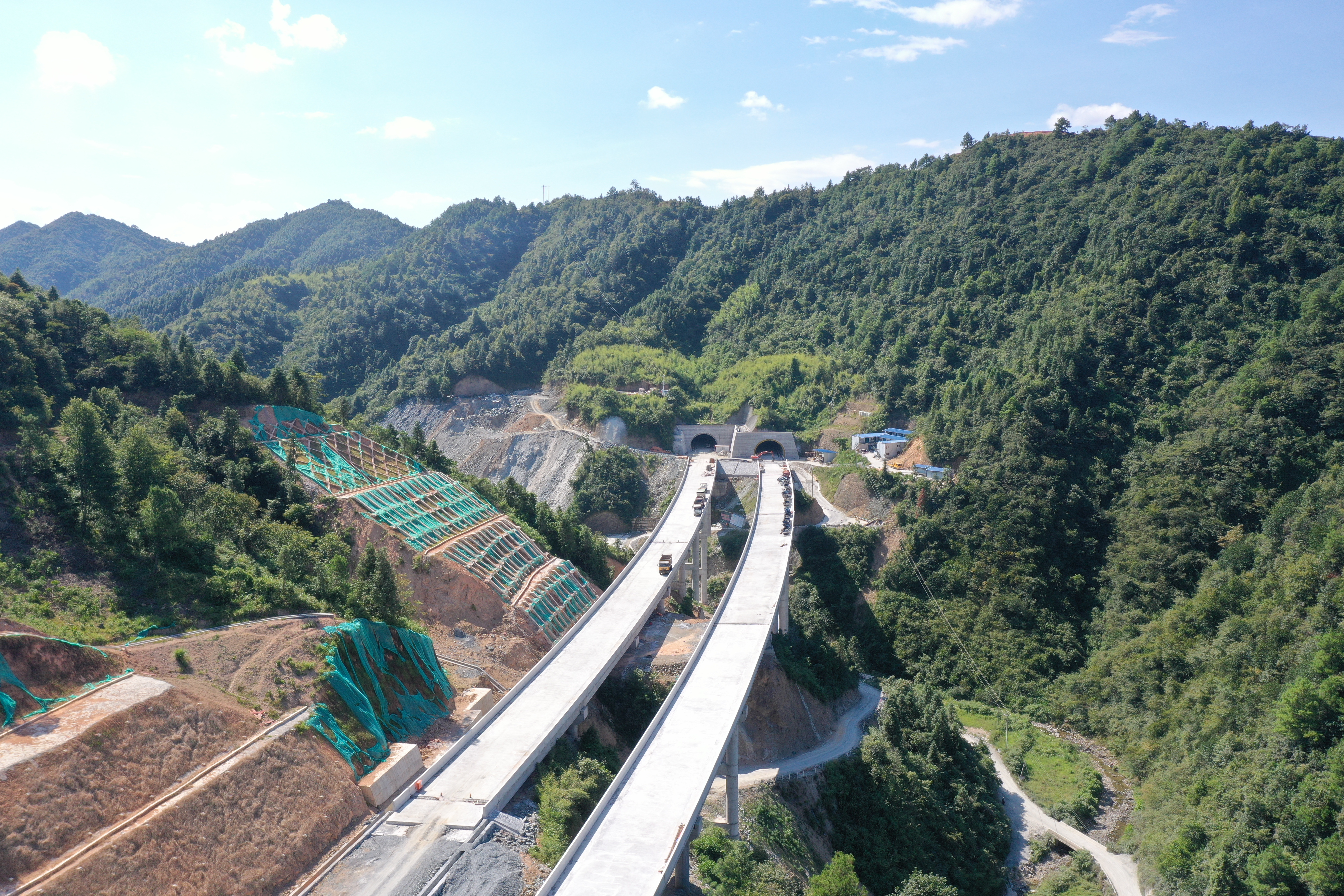 湖南芷铜高速土建5标全线贯通